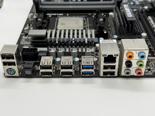 GIGABYTE GA-970A-D3P SOCKET AM3+ ATX AMD FX6100 DDR3 RAM - Picture 2 of 8