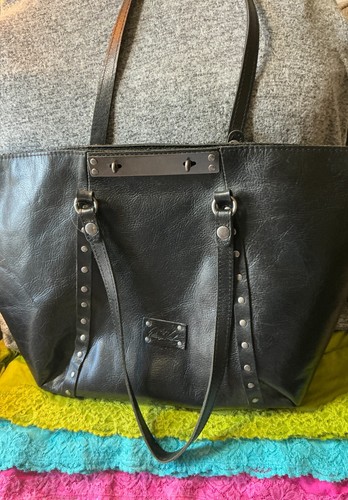 Bolso de Mano Patricia Nash Benvenutlo Cuero Italiano Negro Tachonado Doble Giro Bloqueo - Imagen 5 de 11
