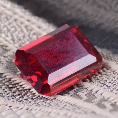 Bague en or avec rubis rouge sang de pigeon 2,02 carats certifié GRS