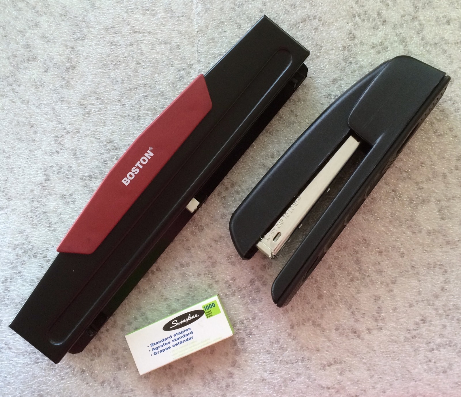 Office Lot Swingline 747 Stapler Black Manual & Boston 3 Hole Punch Red