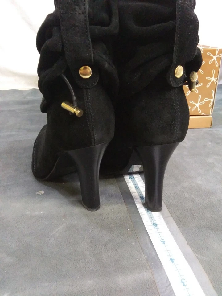 Bota de gamuza Hot in Hollywood. Talla 8w negro nuevo en caja Foto 4 de 4