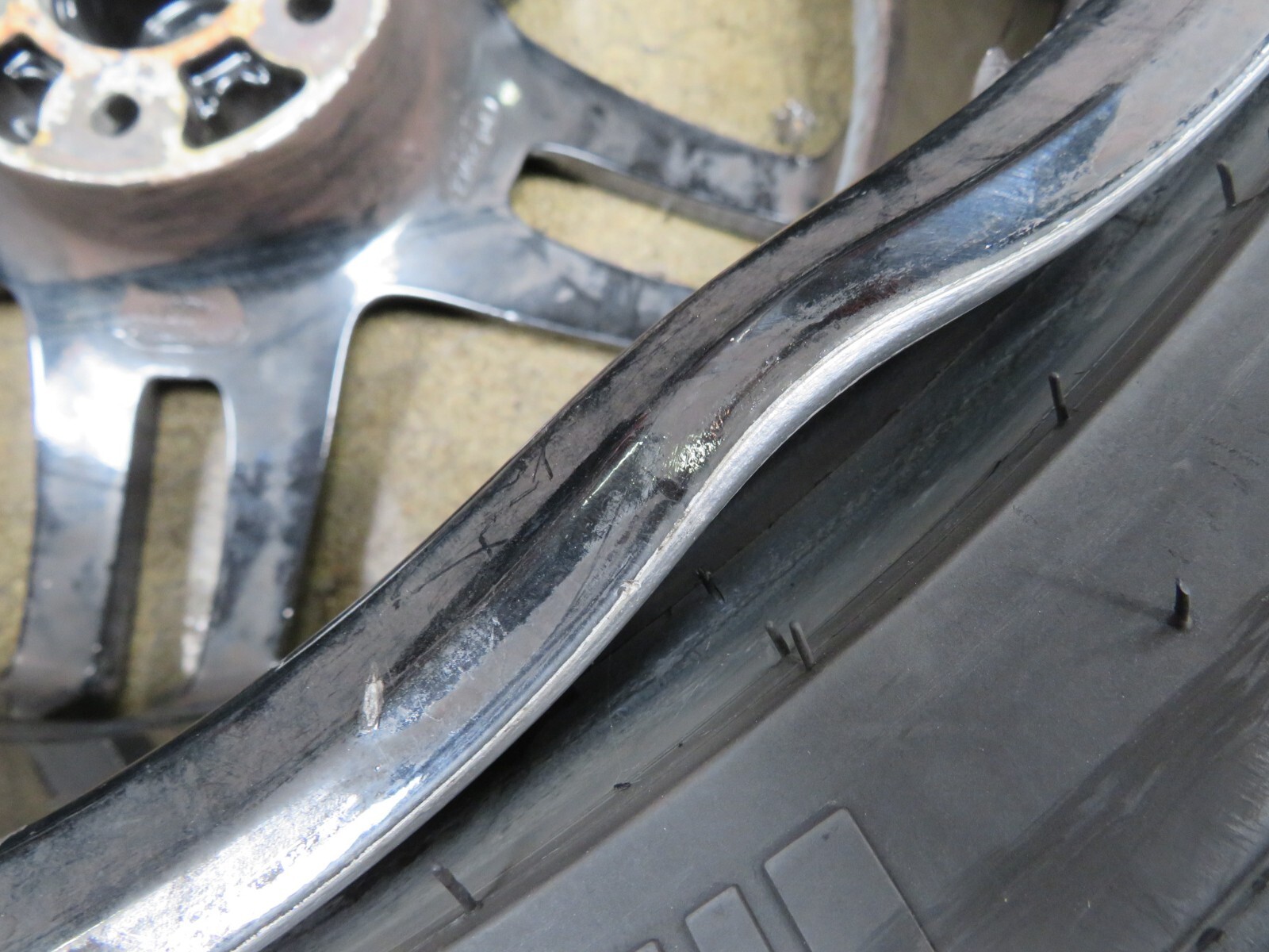 Ferrari F430, Front Wheel, Black, Bent/Damaged, Used, P/N 194265