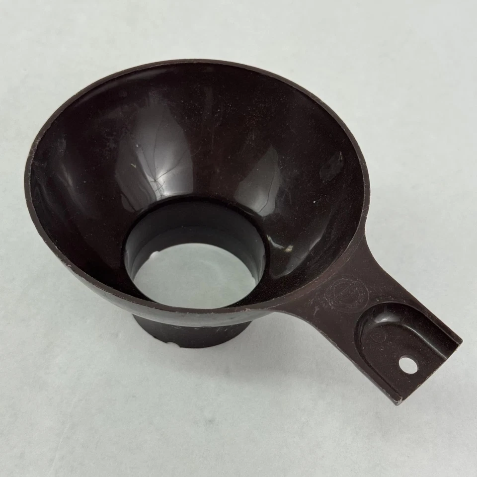 Коричневая пластиковая консервная воронка Norpro и подъемник банок с коричневой ручкой - Изображение 4 из 4