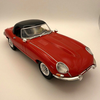 Carrera Jaguar E-Type Slotcar 1:32 rot/schwarz Herstellernr. 25730