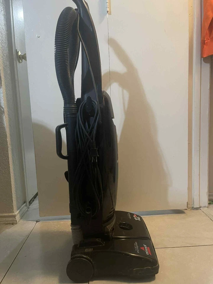 Aspiradora vertical Bissell PowerForce - Modelo 3522-6 | Usada | En bolsas | Probada y funciona Foto 3 de 4