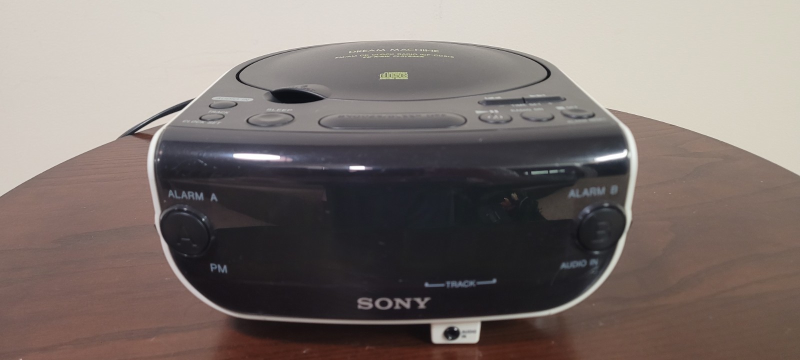Radio Cd Player Dual Alarm. Works Great