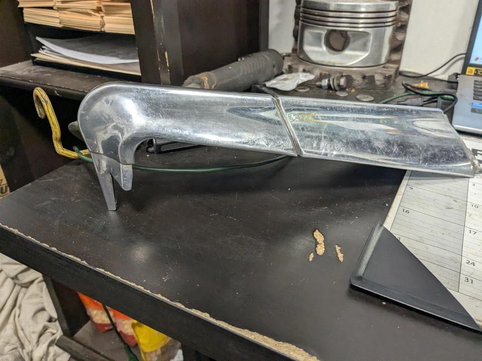 Chevrolet Bel Air 1957 molduras de aleta trasera vertical Foto 4 de 4