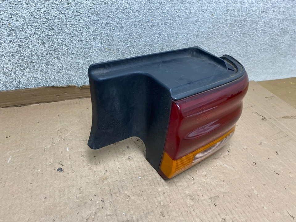 Luz trasera lateral derecha Dodge Spirit 1993 a 1995 U8597 PS Foto 3 de 4