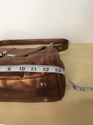 Bolso de cuero B. Makowsky cobre oro rosa pequeño - Imagen 10 de 12