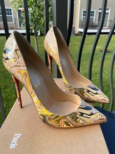 multicolor pumps