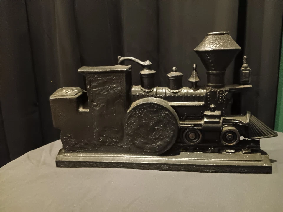 Hermoso reloj de tren hecho a mano a partir de carbón. Reloj roto (fácilmente reemplazable) Foto 3 de 4