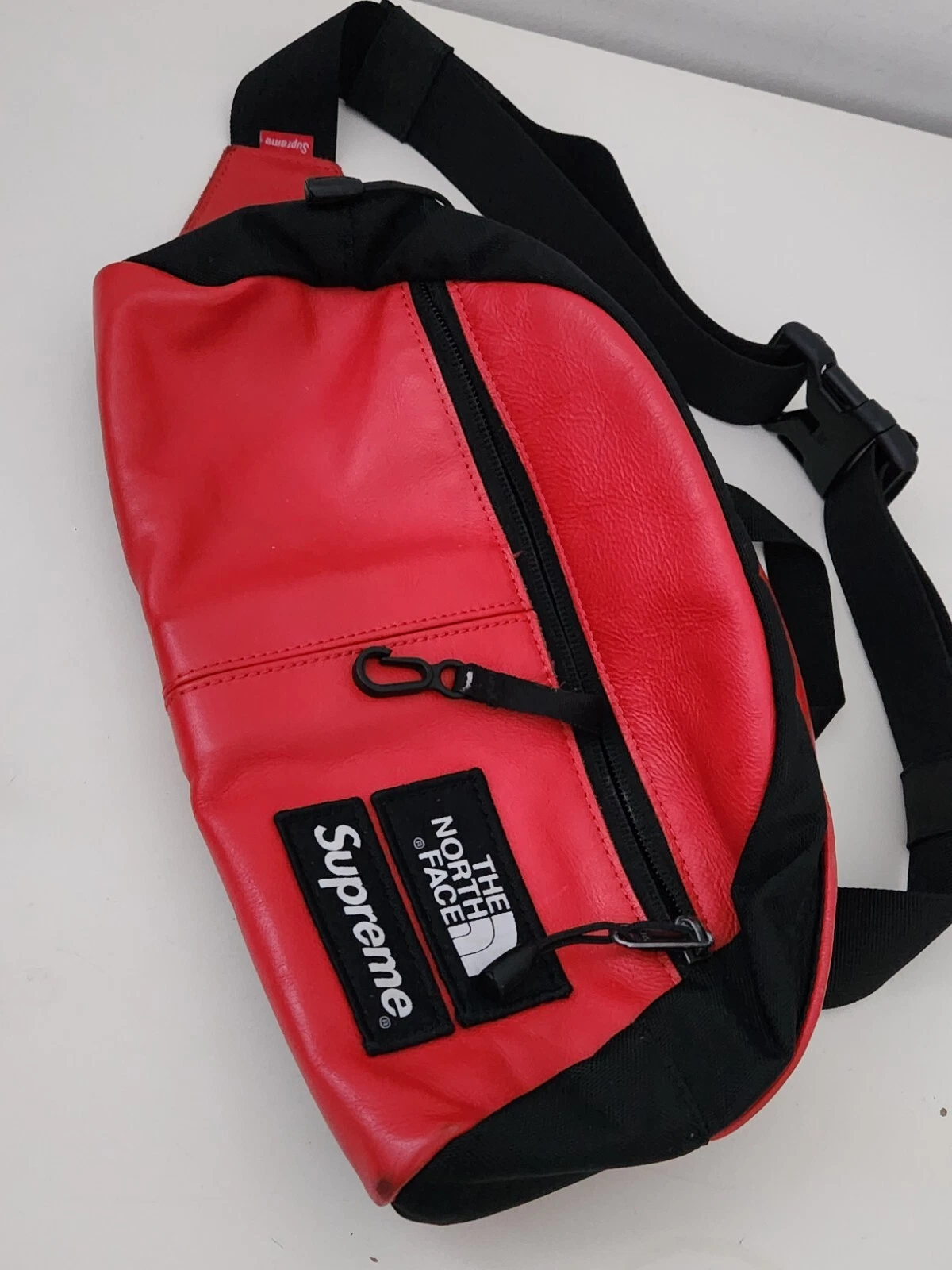 FW18 Supreme x The North Face cuir Roo II pack lombaire sac taille épaule rouge