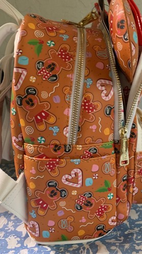 Mochila Loungefly Disney Gingerbread Minnie & Mickey Mouse CON OREJAS Set 1 - Imagen 2 de 8