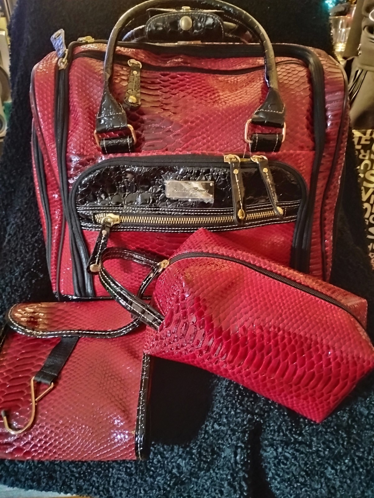 BEAUTIFUL 3pc Samantha Brown Croc Carry-On  Travel Bag Wheels Red/ Black