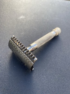 Vintage Eclipse Red Ring Razor Made In Sheffield - Pat No 380.958