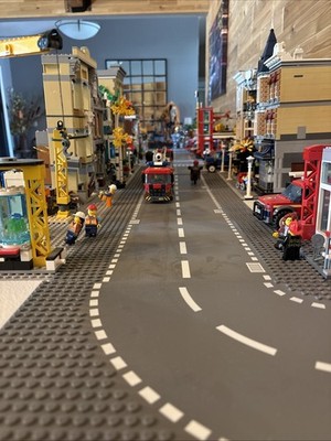 A  Lego City Street  (multiple set makeup) 