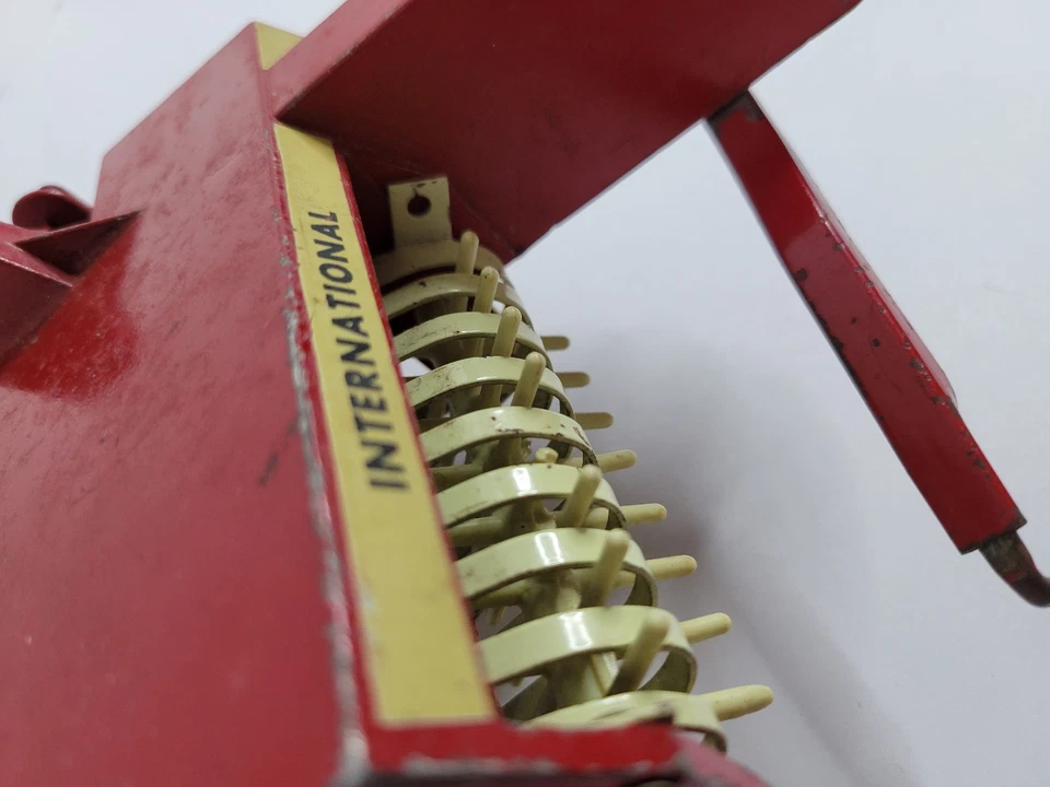 1/16 Ertl  International Harvester Hay Baler Red Tractor Implement Vintage - Image 4 of 4