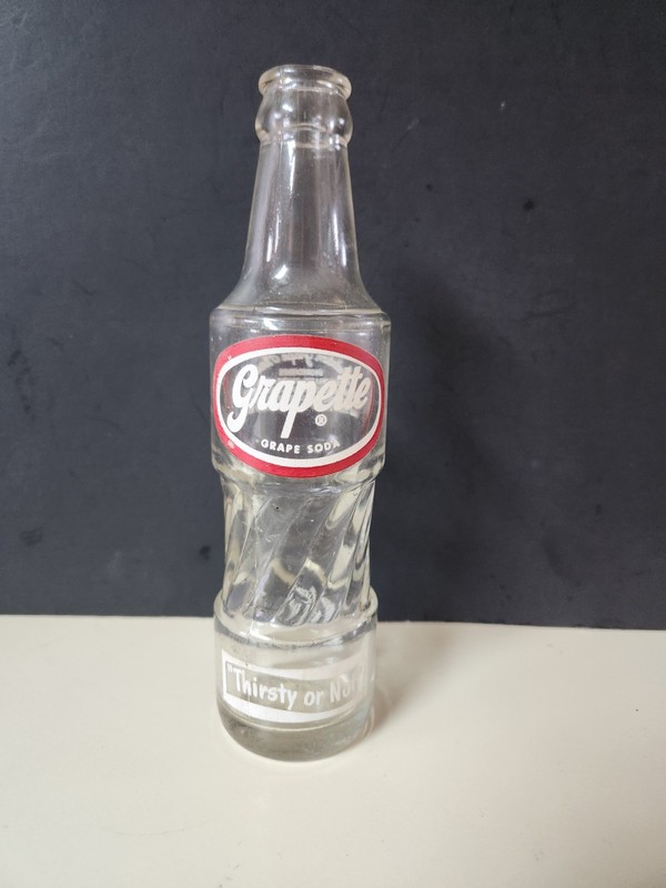 JOHNSTON CITY TENN GRAPETTE SODA BOTTLE 7 OZ ACL SODA BOTTLE