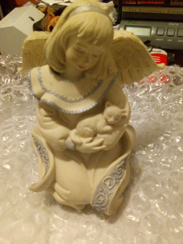 Sarah's Angels Religious Resin Figurine Angel Shelbi with Sleeping Kitten #30869