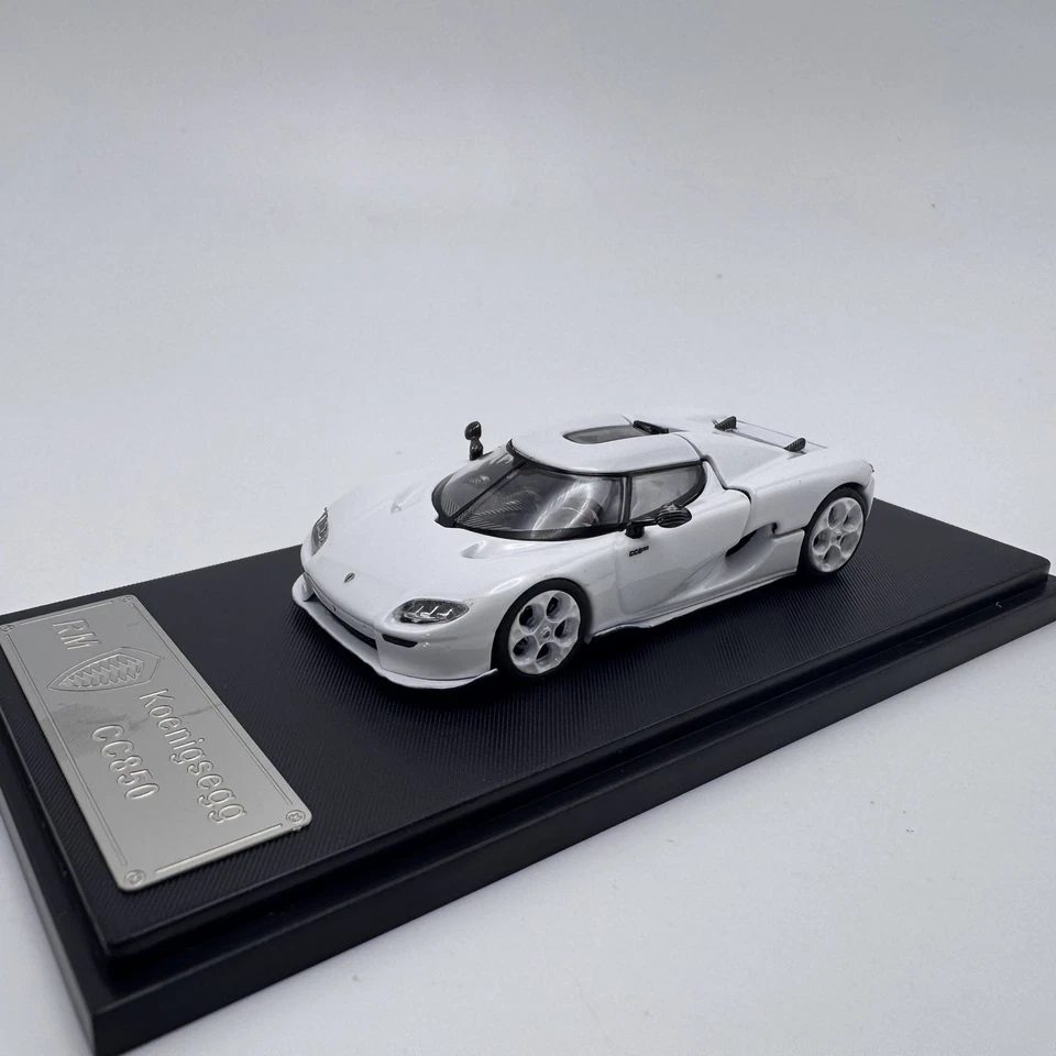 RM 1:64 Koenigsegg CC850 Super White 1:64 Scale Diorama Diecast Model Car - Image 3 of 4