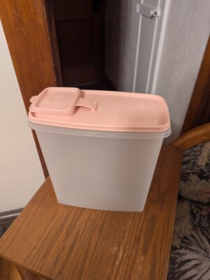 Vintage Tupperware Cereal Keeper, 20 Cup  Capacity. Pink Lid.