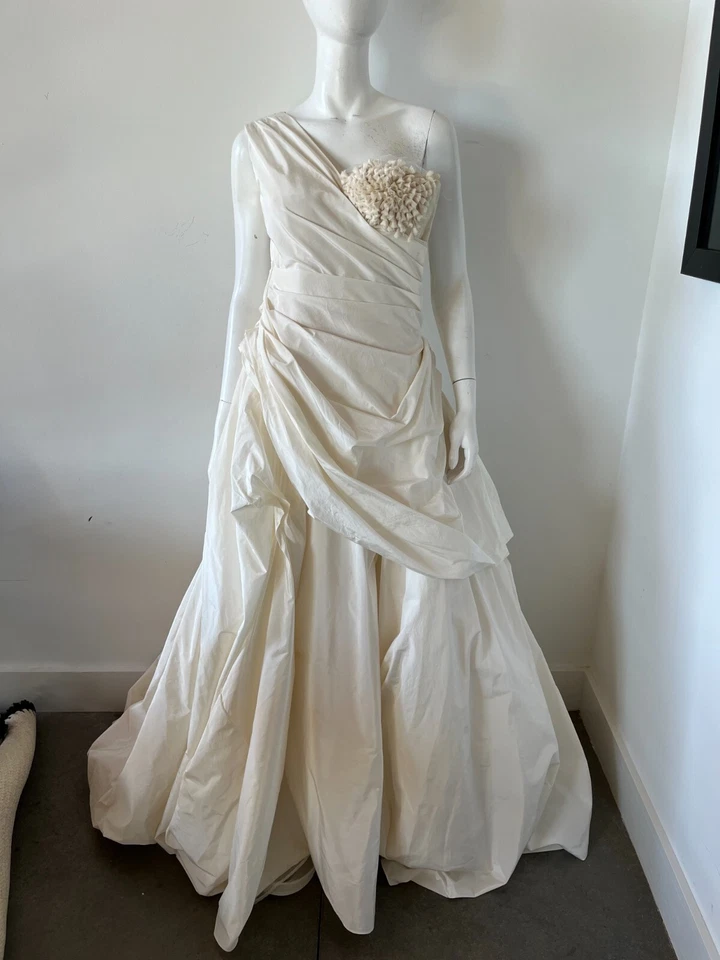 Vera Wang Wedding Dress One Shoulder Silk Taffeta Size 2 Ivory - Image 4 of 4