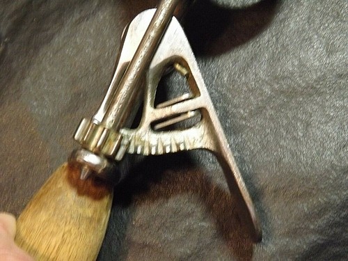 HAMILTON BEACH NO-PAK 31 CUCHARA DE HELADO METAL CON MANGO DE MADERA - Imagen 8 de 8