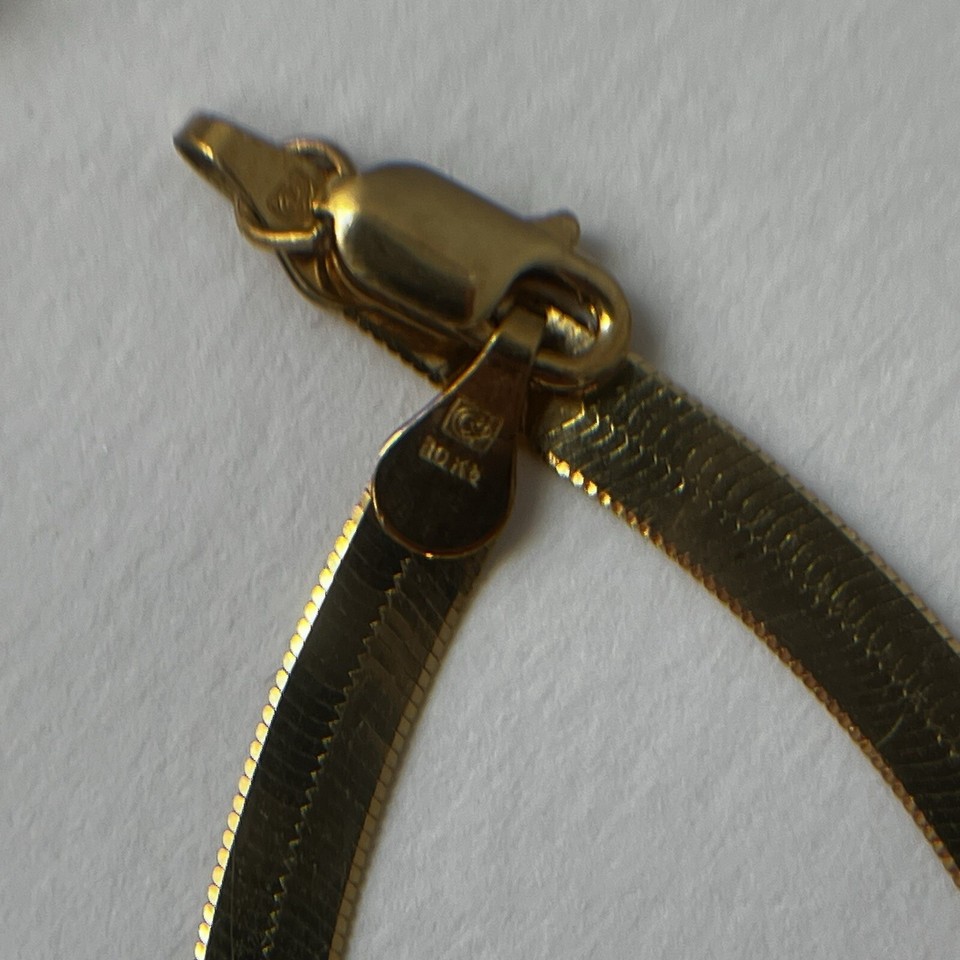 Vintage 18 Inch Italian 10Kt Gold Herringbone Chain Claw Clasp Necklace