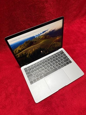 Apple MacBook Air 13.3'' (256GB SSD, Intel Core i5, 1.6GHz, 8GB RAM) Laptop