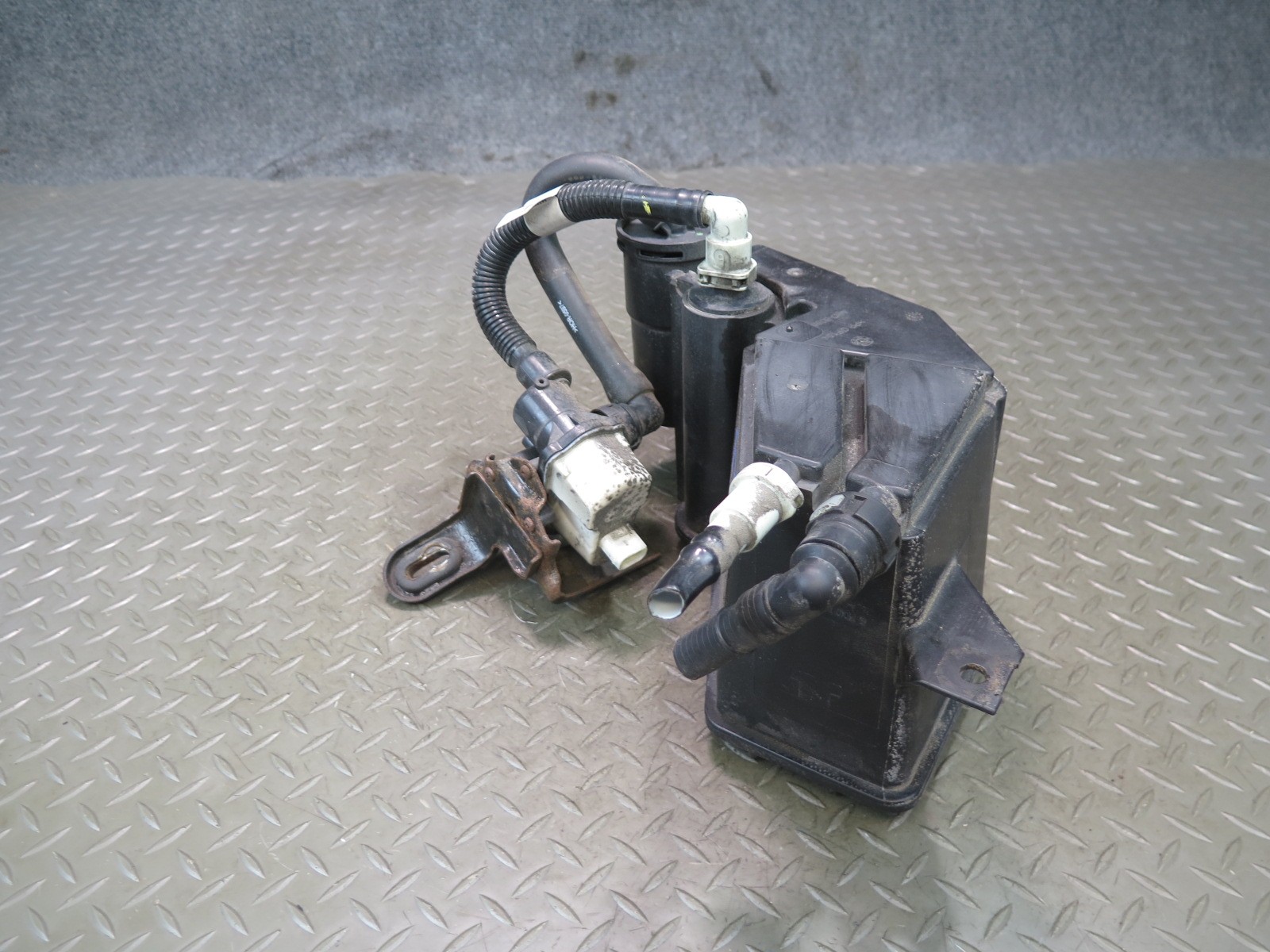 2017-2020 MASERATI LEVANTE M161 FUEL EVAP VAPOR CHARCOAL CANISTER 6700332920