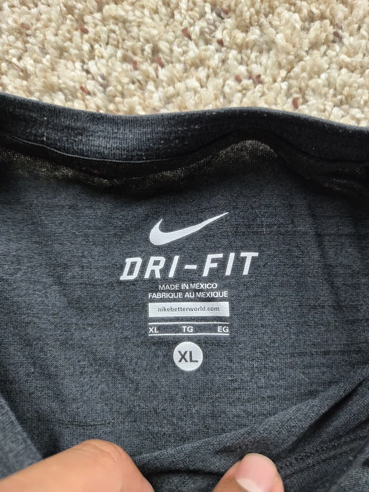 Nike Camisa de Entrenamiento Para Hombres XL Gris Dri-Fit Manga Corta Pullover Gimnasio Swoosh Foto 3 de 4