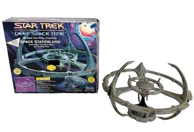 Playmates Star Trek Deep Space Nine Space Station DS9 Lights