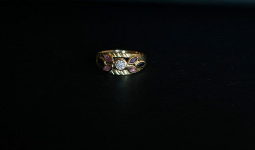Anello fantasia in oro con gemme di colore - Foto 4 di 4