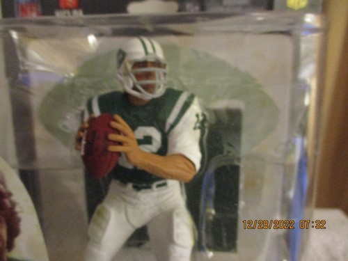 Joe Namath New York Jets McFarlane Figure NIB NFL Legends Sports Picks Debut SPD - Picture 2 of 6