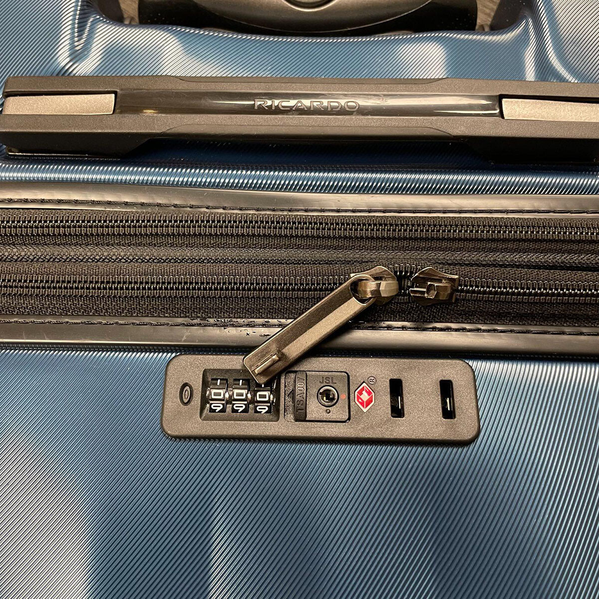 Blue Ricardo Windsor 2piece Hardside Luggage Set eBay