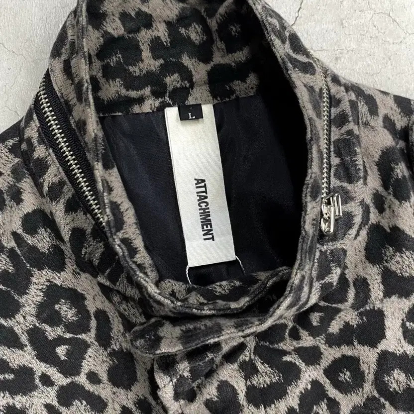 Attachment Leopard Jacket, Size L - image 4