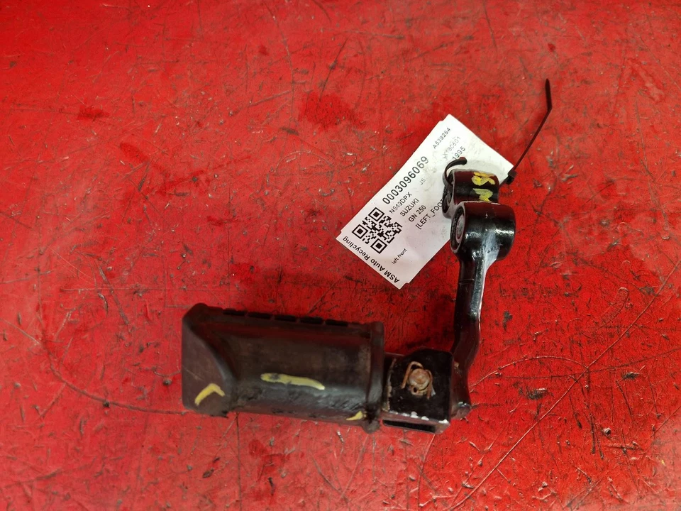 REPOSAPIÉS DELANTERO IZQUIERDO SUZUKI GN 250 LF 1995 Foto 2 de 4