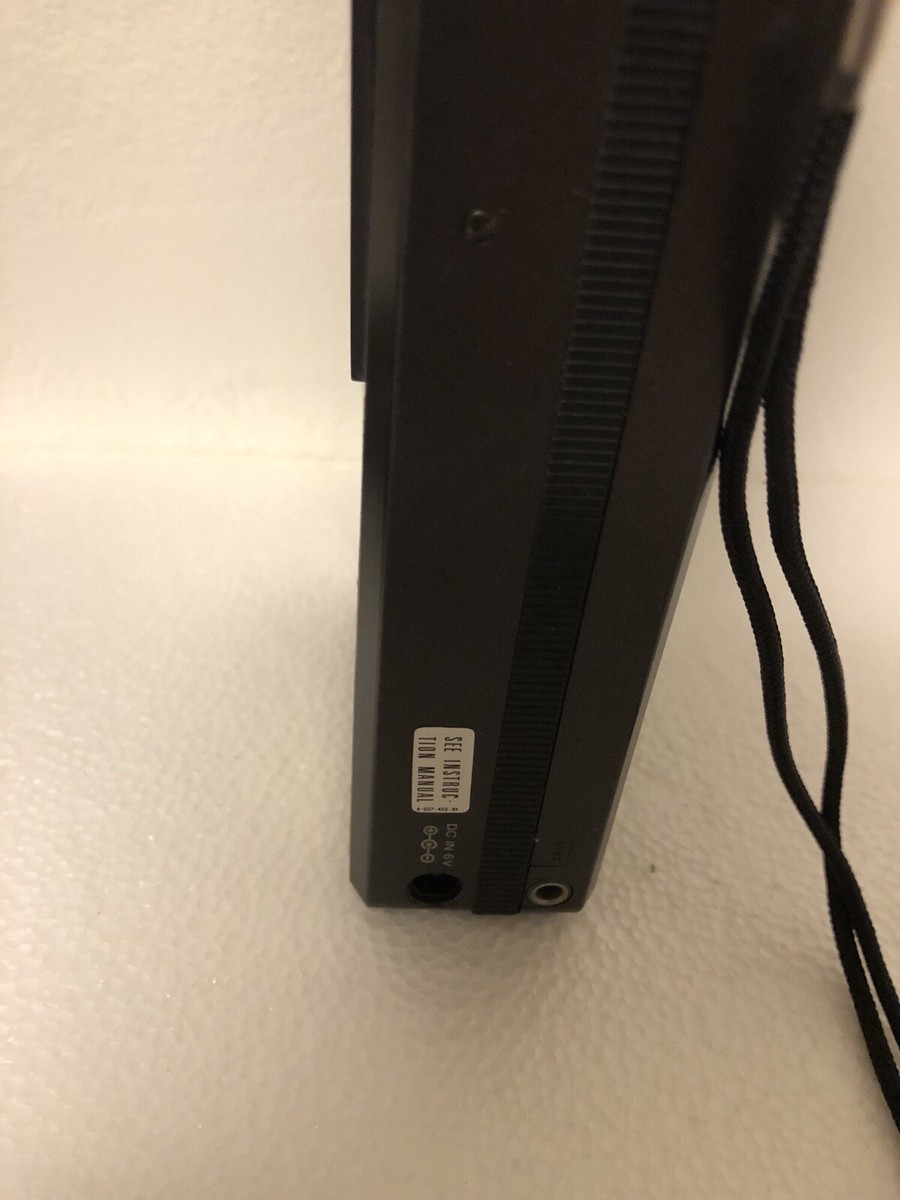 Vintage Sony Watchman Analog Portable TV/CaseFD-20A Flat B/W