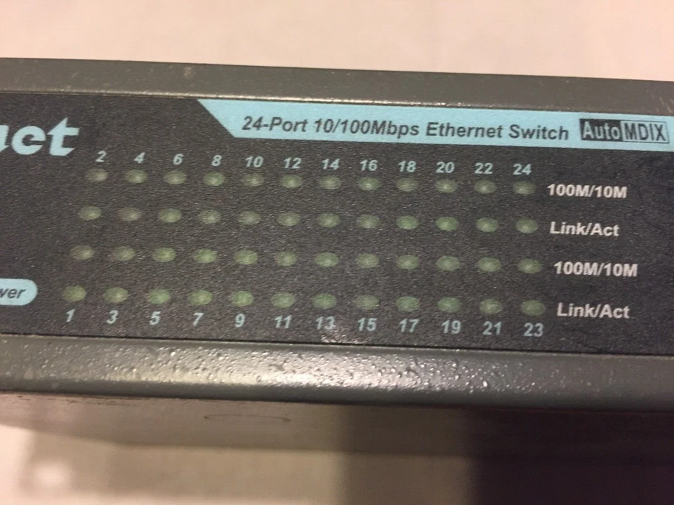 Zonet - ZFS3024 (24 Port 10/100 Mbps) Ethernet Switch - Image 4 of 4