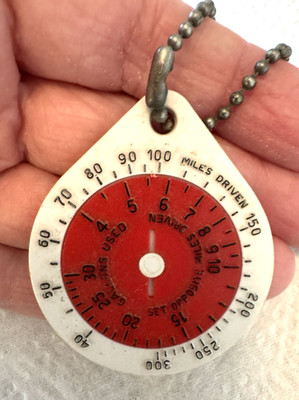 Keychain Miles Per Gallon Plastic Dial-Disc Calculation aid-Vintage Advertising