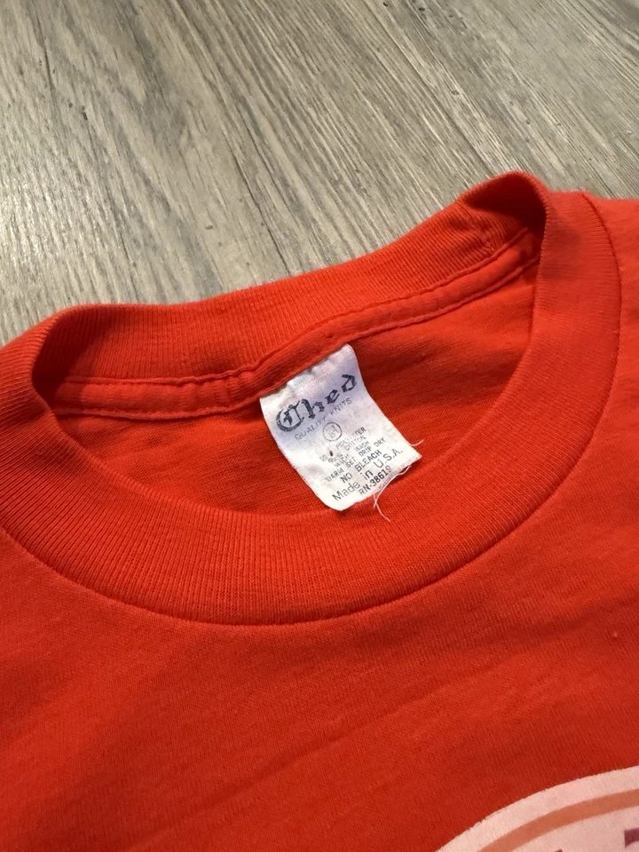 Camiseta Vinatge Elvis Presley The King Forever Roja Puntada Única Mediana Años 70 Foto 3 de 4