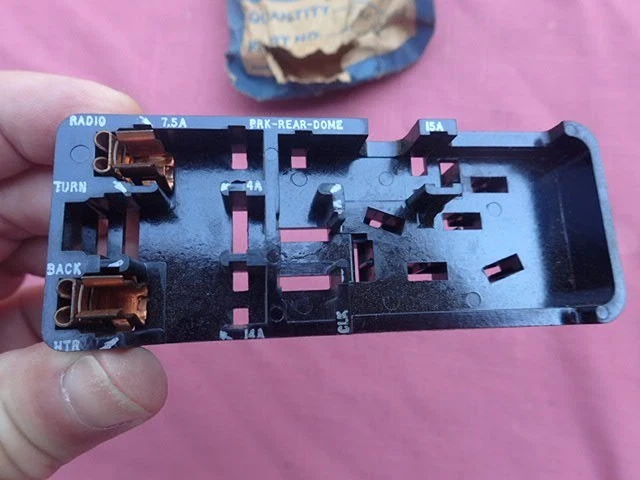 Bloque de conexiones de panel de fusibles Ford 1960-67, ¡nuevo de lote nuevo! Camión furgoneta Galaxie Fairlane Falcon Foto 2 de 4