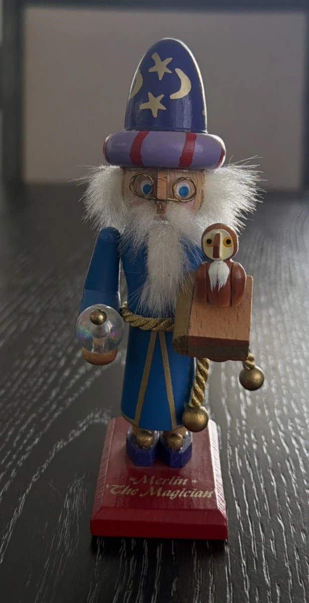 Steinbach Merlin The Magician Limited Edition Nutcracker #13560/15000 | Camelot
Opens in a new windo