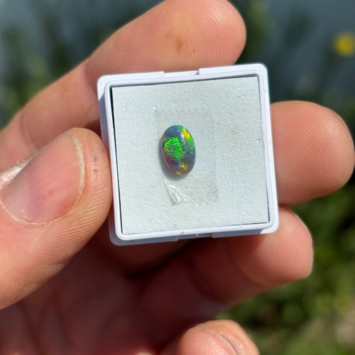 Australian Black Opal Oval Cabochon Gemstone 0.8 carats, 8.3x5.5x2.5mm, EO-119