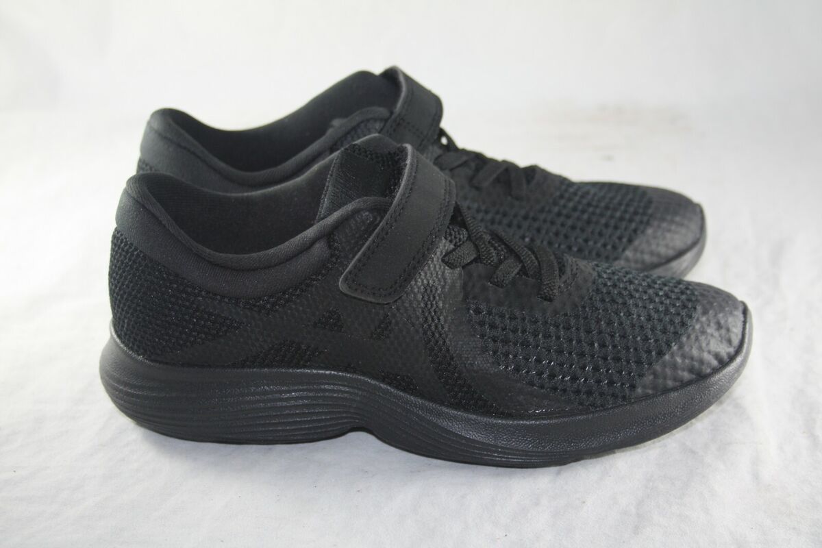 NIKE REVOLUTION 4 (PSV) 943305-004 BLACK/BLACK STRAP