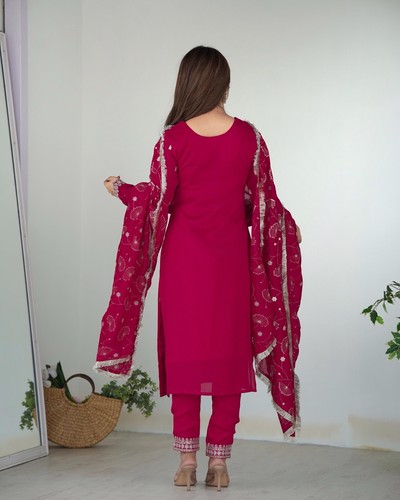 Pink Elegant Blooming Vichitra Silk Kurta with Dupatta Pant Set Ready To Wear - Picture 8 of 13