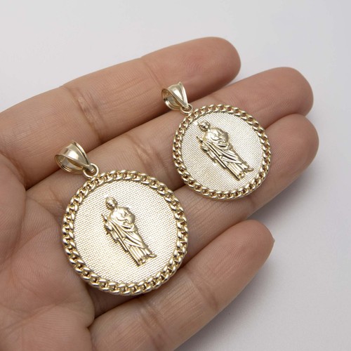 Medaglia con ciondolo ovale in oro giallo 18k, Francia, fine XIX secolo in vendita su