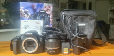 Canon EOS 2000D Kit EF-S 18-55 mm IS II mit Zubehörpaket, Tasche & Guide-Book