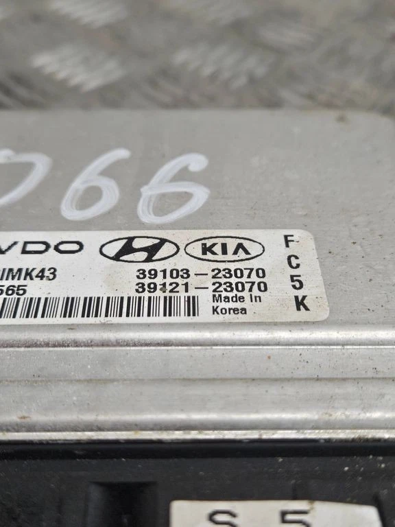 KIA Sportage 2006 Petrol Engine Control Unit Module 3912123070 104kW ESH9361 - Image 4 of 4
