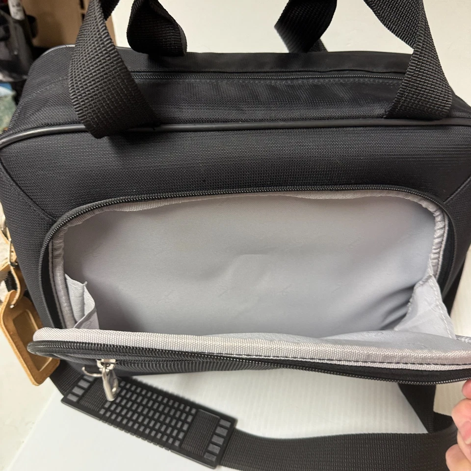 Bonita bolsa de viaje Skyway de hombro con cremallera negra de 15 pulgadas correa o asa Foto 4 de 4